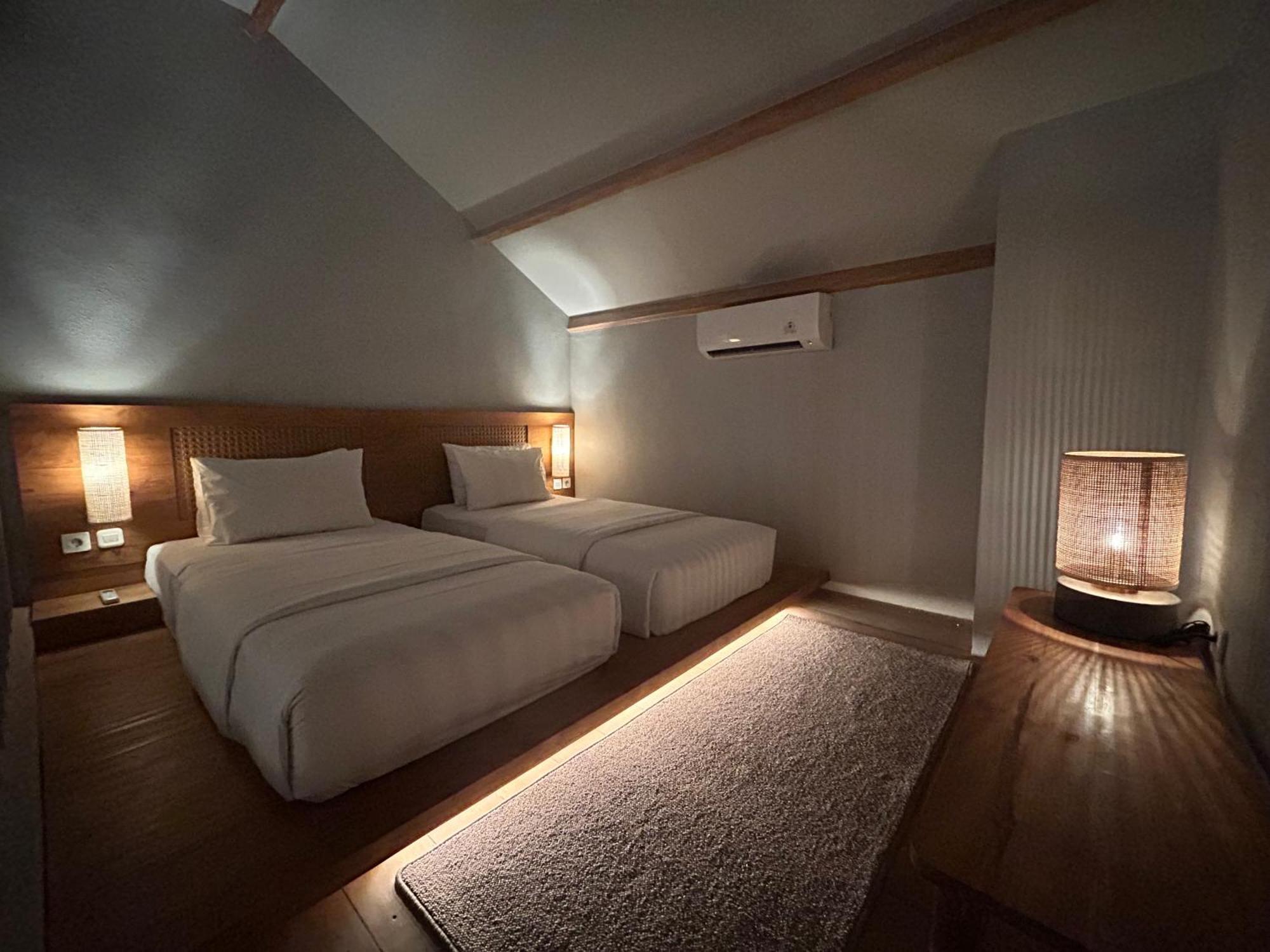 Umadewi Surf & Retreat Hotel Pulukan Luaran gambar